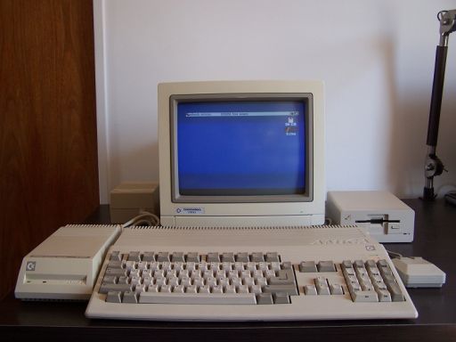 1359383173 173 FT19877 Commodore Amiga 500 Con 590 